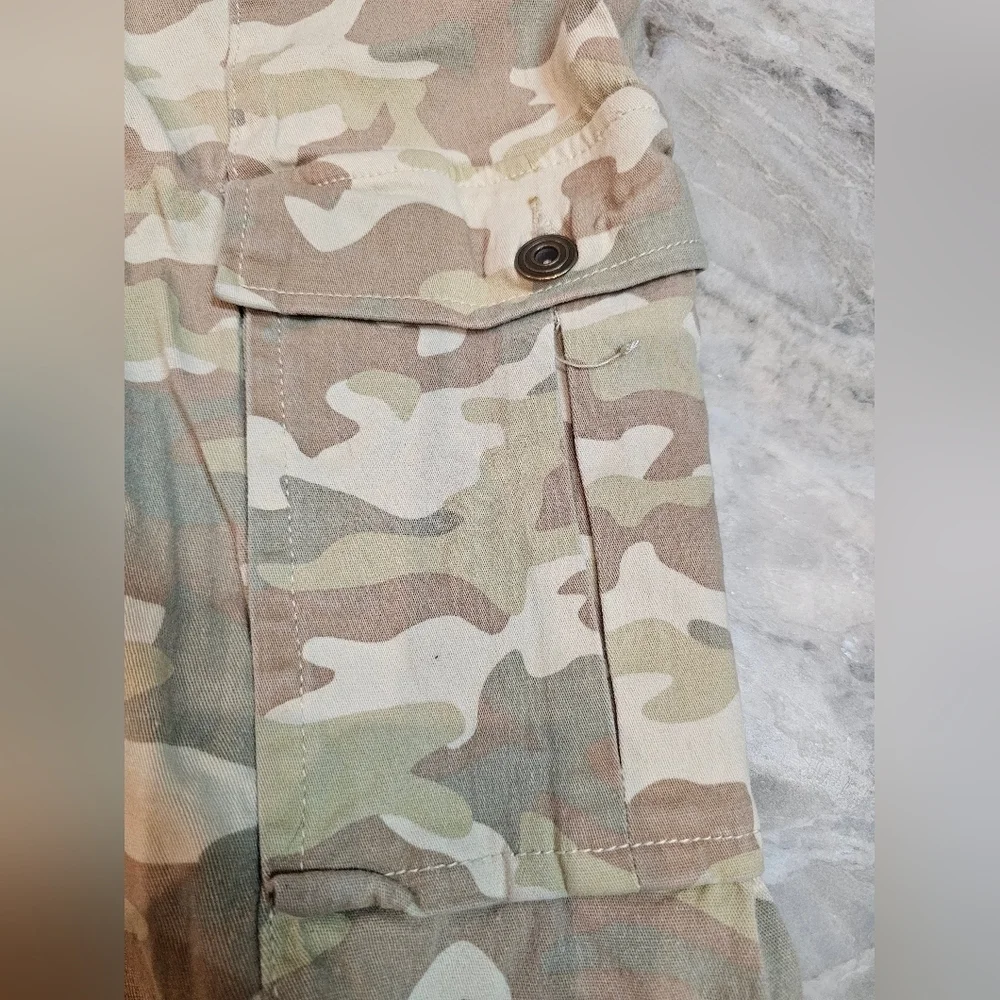 REgeneration by Celebrity Pink Women’s Camo Pants 3/26 Mid Rise Straight Leg